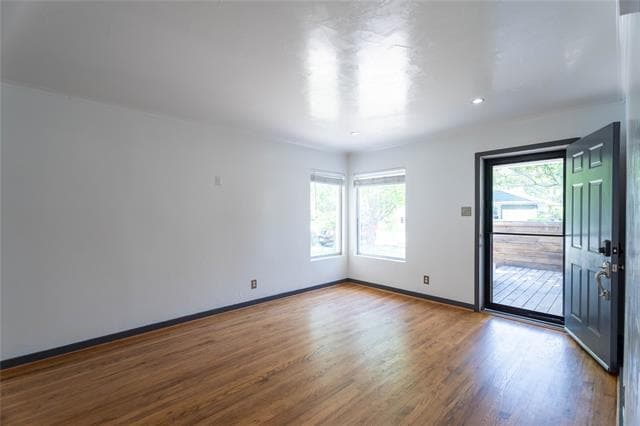 Building Photo - 10231 Pinecrest Dr