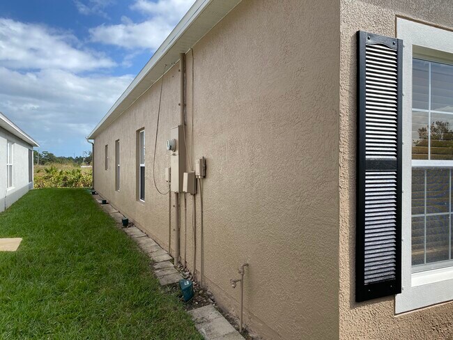 Building Photo - 5212 Outlook Dr