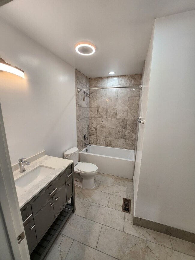 Foto del edificio - Newly Renovated One Bedroom Available Toda...