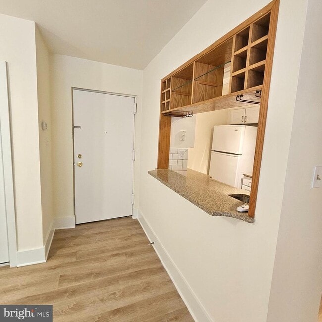 Building Photo - 5821 Royal Ridge Dr