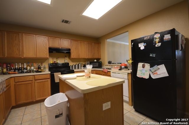 Building Photo - 8663 SUNNY OAKS