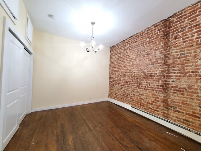 Building Photo - 118 Wilkinson Ave