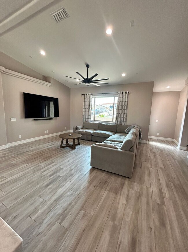 Foto del edificio - Furnished Winter Home!