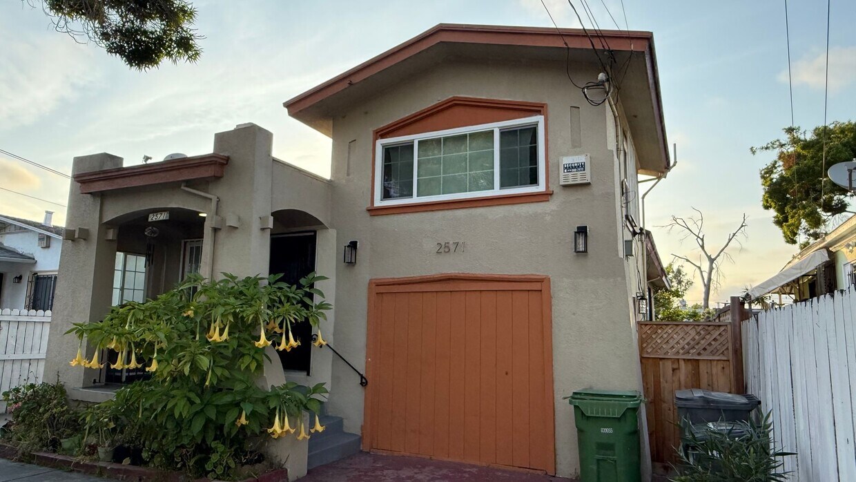 Foto principal - EPIC REA: Charming 2 Bed/ 1 Bath Home in O...
