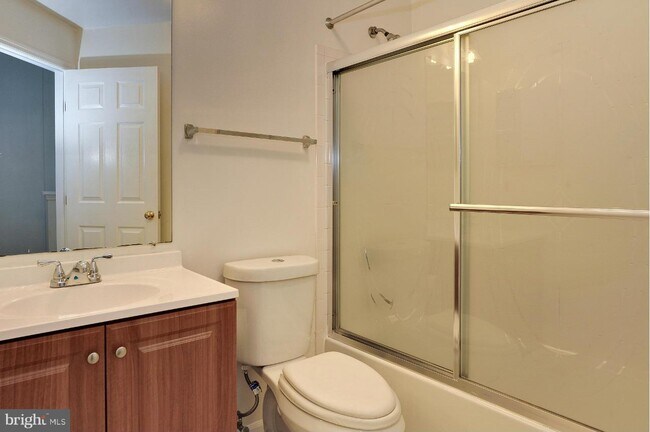 Foto del edificio - 7014 Gatton Square