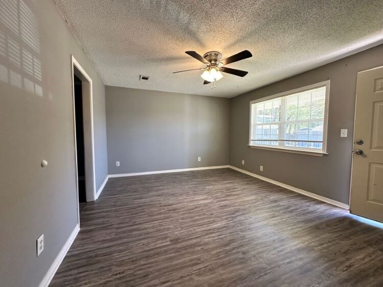 19101911 S El Paso Ave Unit 27, Russellville, AR 72801 Room for Rent