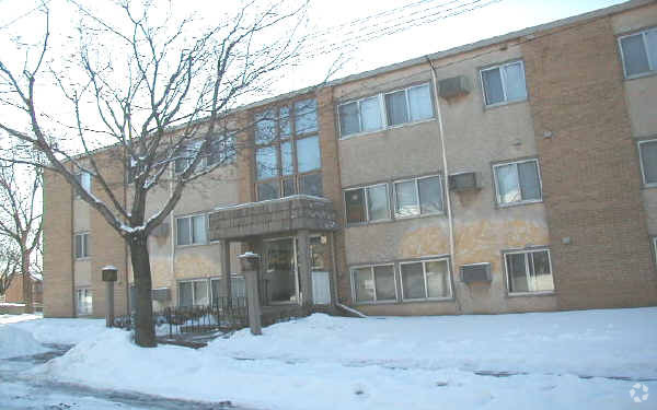 Building Photo - 1720 19th Ave NE