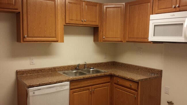 Building Photo - Central Roseville - 1 Bed, 1 Bath Duplex -...