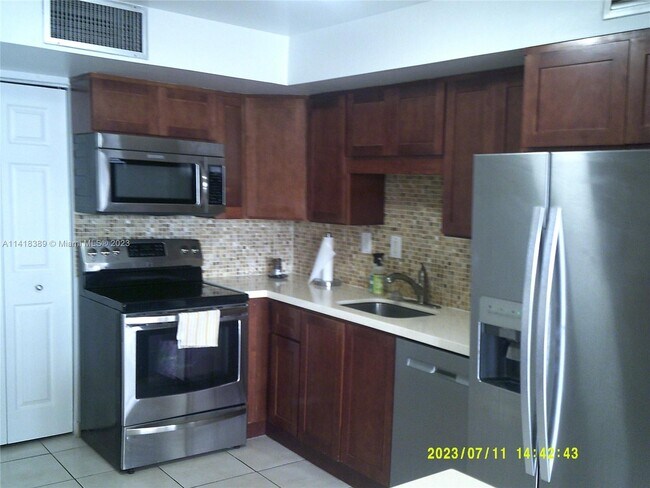 Foto del edificio - 1420 Brickell Bay Dr