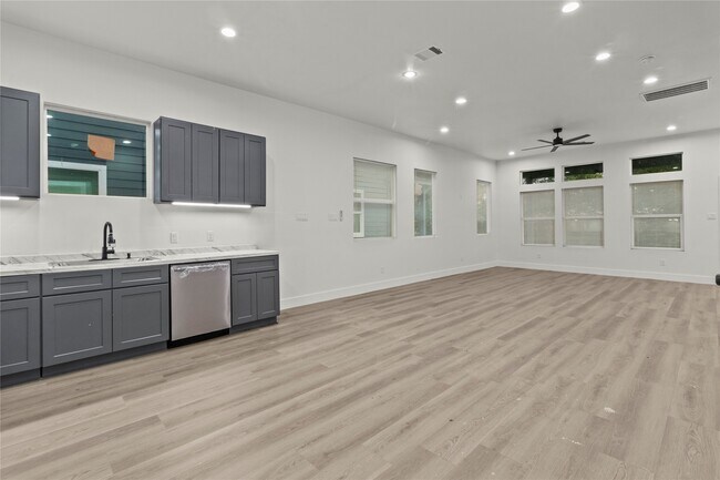 Foto del edificio - 8129 Hoffman St