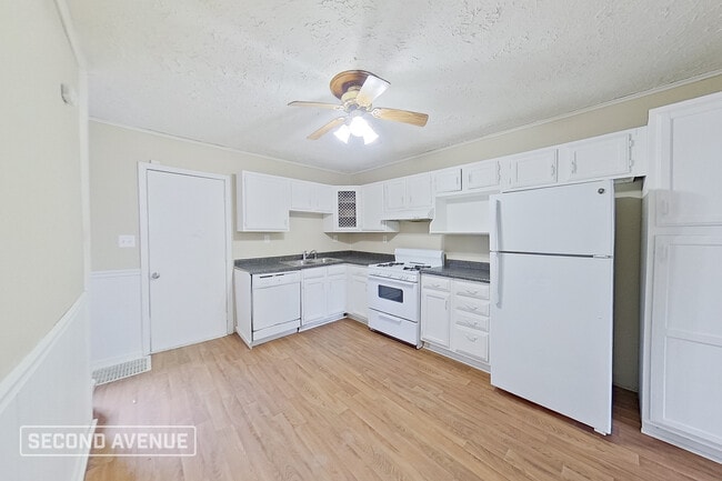 Building Photo - 1625 S Union St