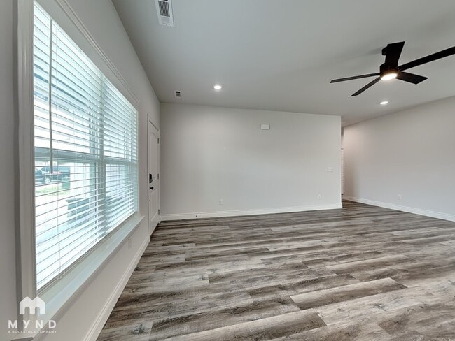 Building Photo - 1041 Pebble Pass
