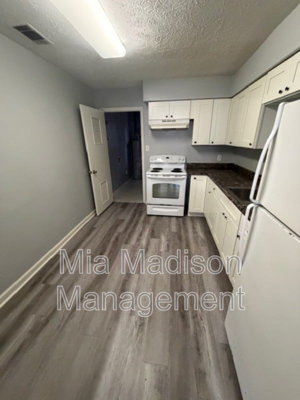 Building Photo - 113 Ladonna Dr