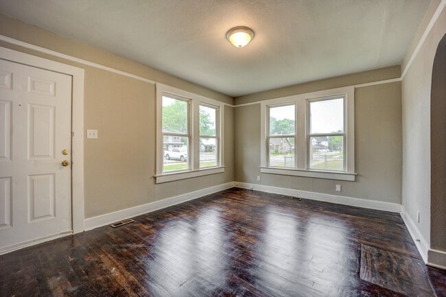 Foto del edificio - Freshly Updated 2 Bedroom House