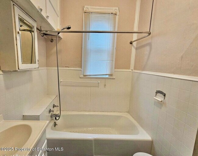 Foto del edificio - 1531 33 Washburn St