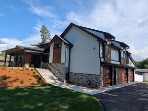 Building Photo - 675 W Gilbert Rd