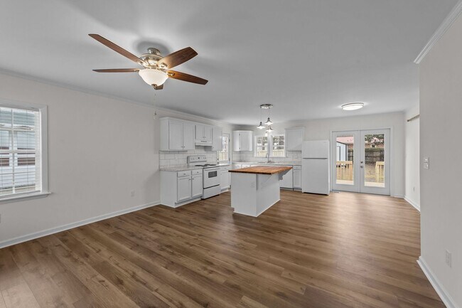 Foto del edificio - Cozy 3-Bedroom Ranch with Spacious Yard in Smithfield