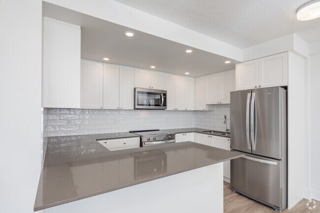 2 chambres, 1 salle de bain - 1 050 pi2 - Cuisine - 2190 Bellevue Avenue