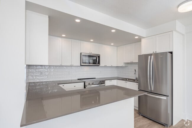 2BR, 1BA - 1,050SF - Kitchen - 2190 Bellevue Avenue