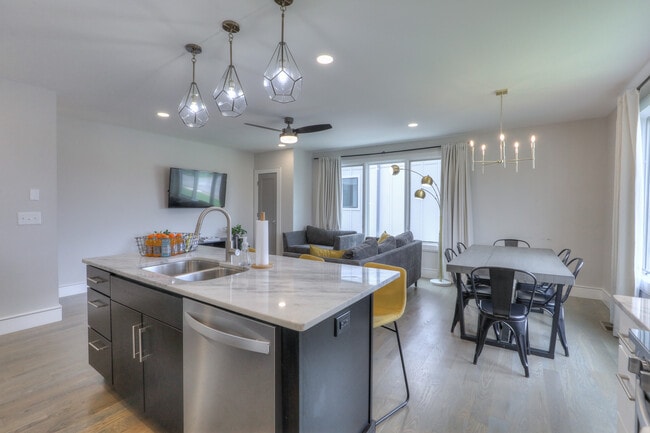 Photo - 106 N 8th St Townhome
