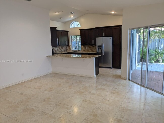 Building Photo - 1250 Willow Dr