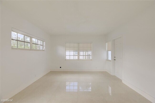 Foto del edificio - 3 br, 2 bath House - 306 NE 25th St