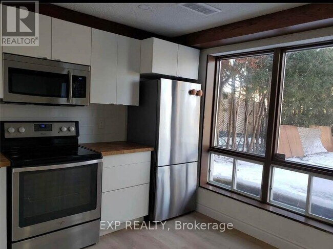 Building Photo - 126 Simonston Blvd