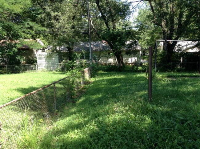 Foto del edificio - 11405 Crystal Ave