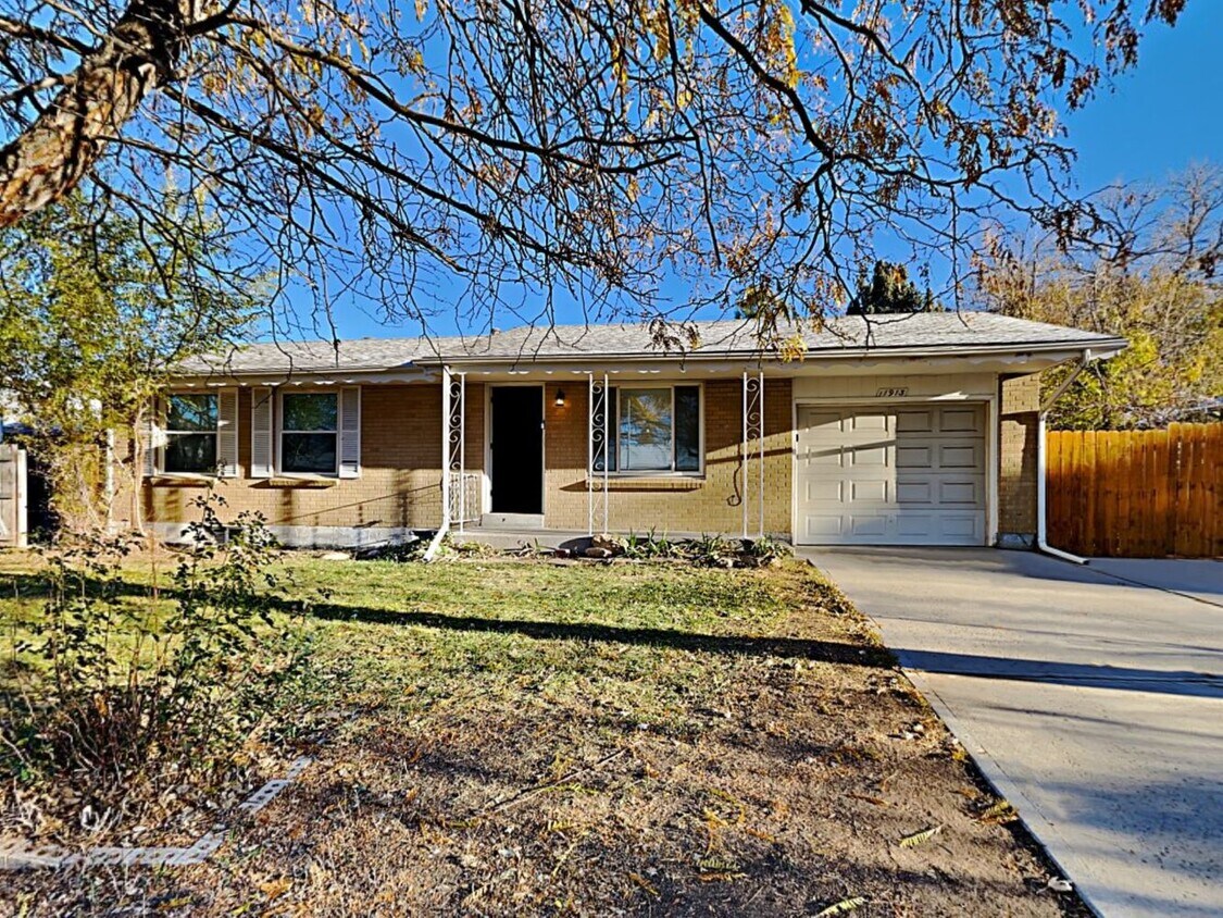 Foto principal - 11914 E Alaska Ave