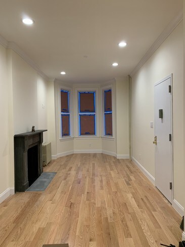 Building Photo - 554 11th St