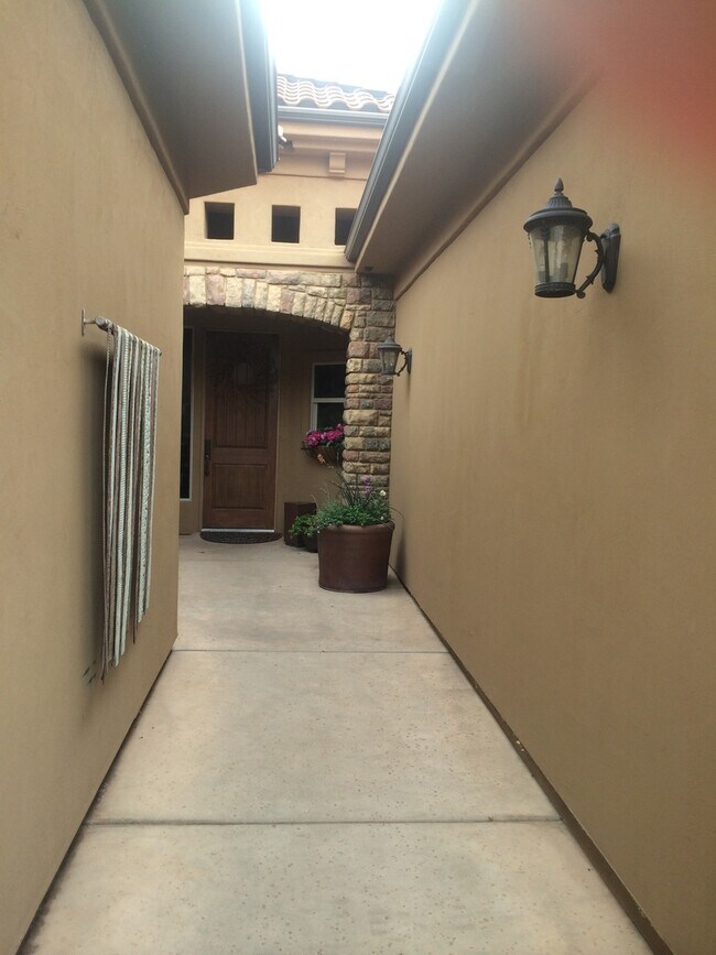 Building Photo - PRICE REDUCED!!  Boulder Springs Villas- N...