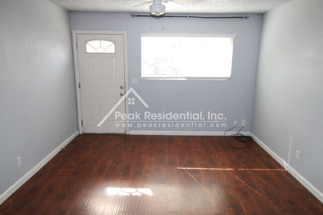 Foto del edificio - 2 br, 1 bath House - 5914 Del Campo Lane