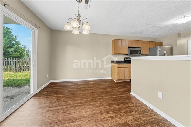Building Photo - 220 Hartford Ct