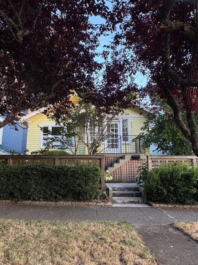 Foto principal - Newly remodeled Greenwood Craftsman!