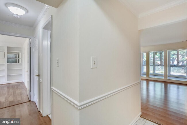 Building Photo - 5707 Brewer House Cir