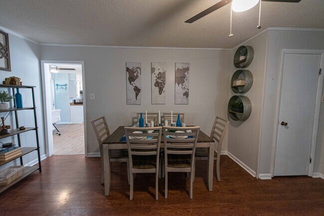 Foto del edificio - 9108 Peach Tree Ln