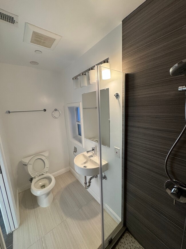 Bathroom - 1645 Hyde St