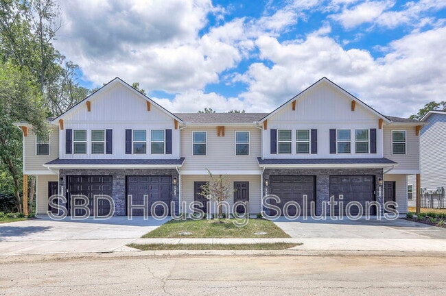 Building Photo - 9047 E 85th Pl