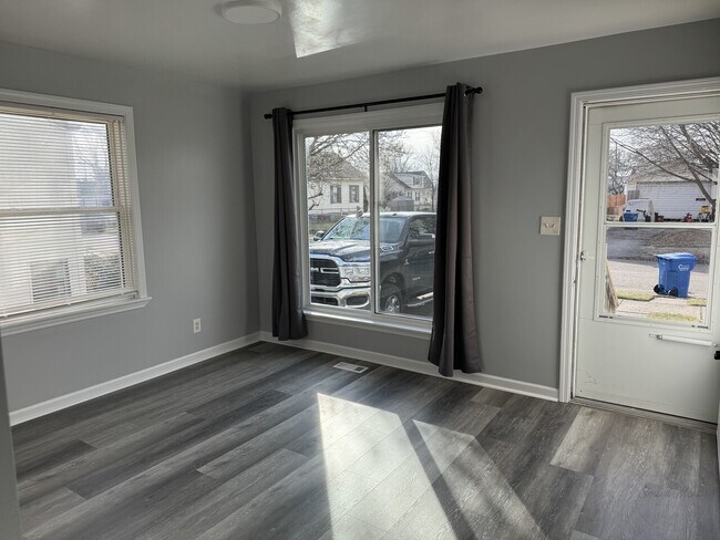 Building Photo - 7235 Lozier