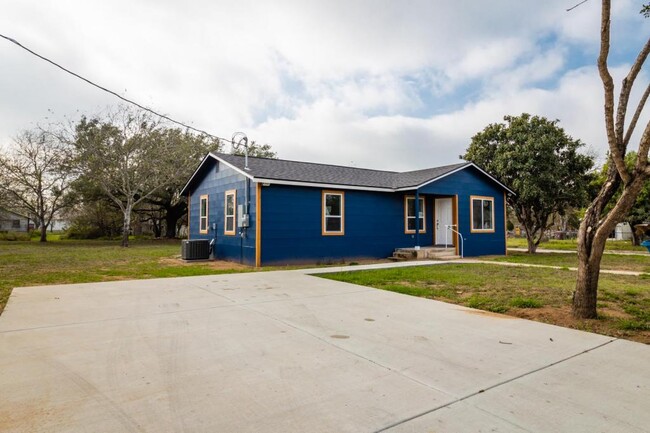Building Photo - 307 Ave F