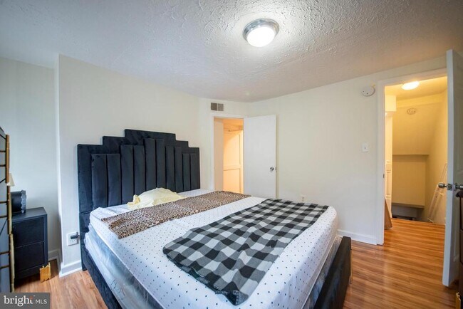 Foto del edificio - 913 W Lombard St