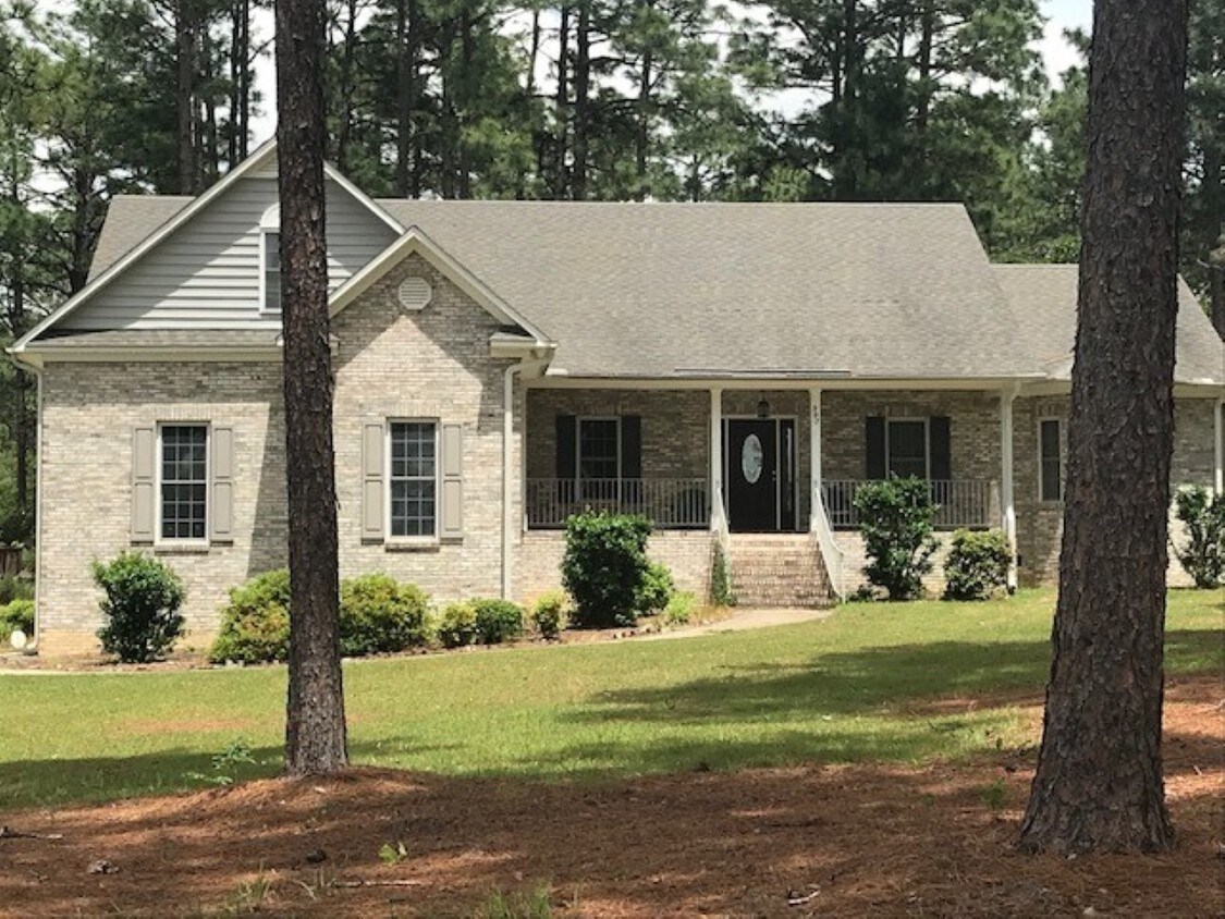 307 Lakeside Ln, Sanford, NC 27332 House Rental in Sanford, NC