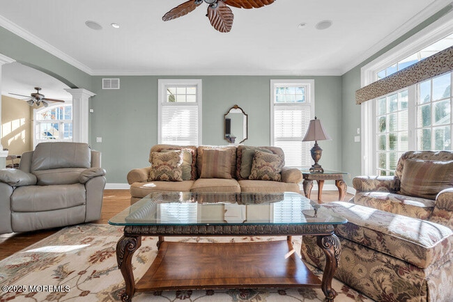 Building Photo - 412 Chicago Blvd