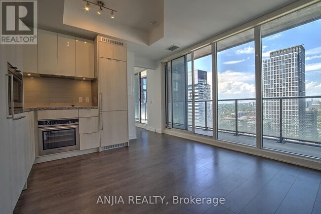 Photo du bâtiment - 115 Blue Jays Way