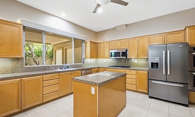 Foto del edificio - 240 N Kavenish Dr