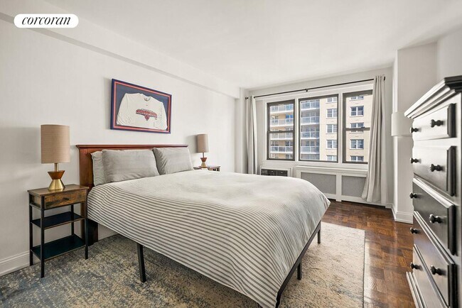 Foto del edificio - 245 E 24th St