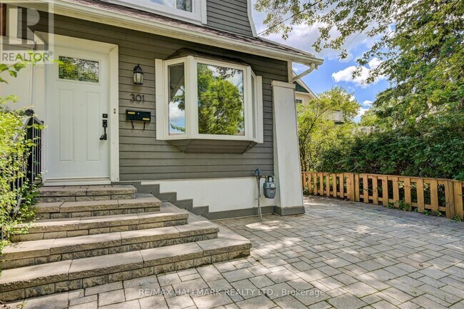 Photo du bâtiment - 301 Silver Birch Ave