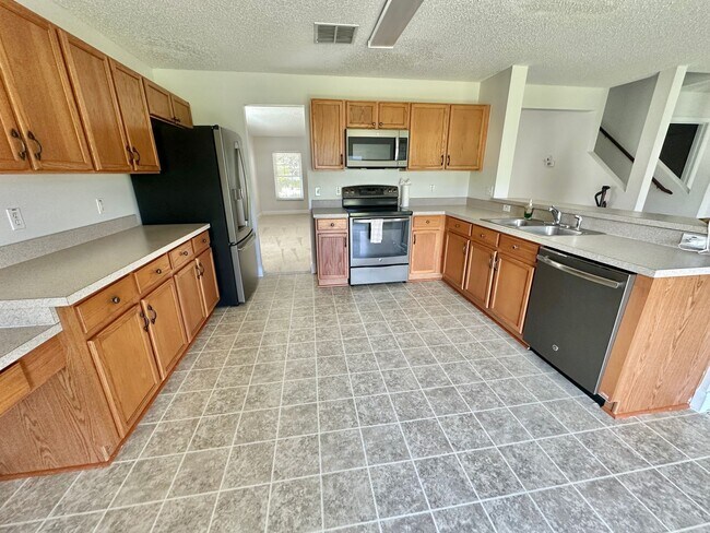 Foto del edificio - Sanford - 6 Bedroom, 4 Bathroom - $3245.00
