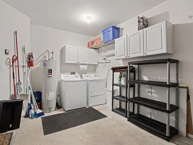 Building Photo - 1001 Via Capri Ln