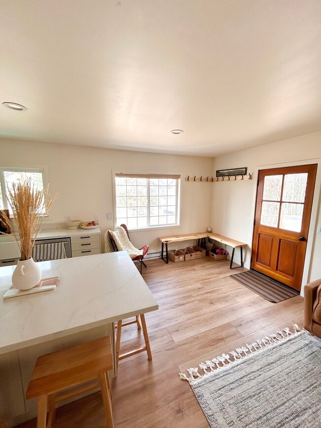 Building Photo - 396 Juniper Dr